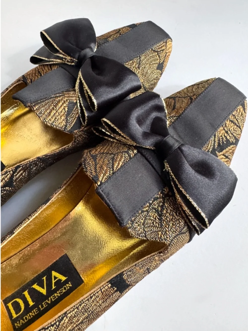 Diva by Nadine Levenson Vintage Formal Bow Block Heels in Gold and Black 7.5N